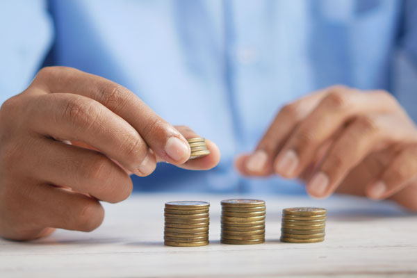 Demonstração de gestão financeira com moedas